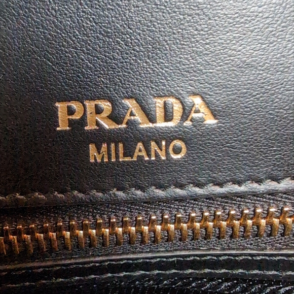 🚨 SOLD 🚨 Off Parada saffiano EUC - Picture 8 of 13